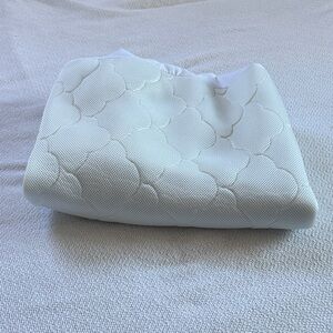 Newton white waterproof mattress cover